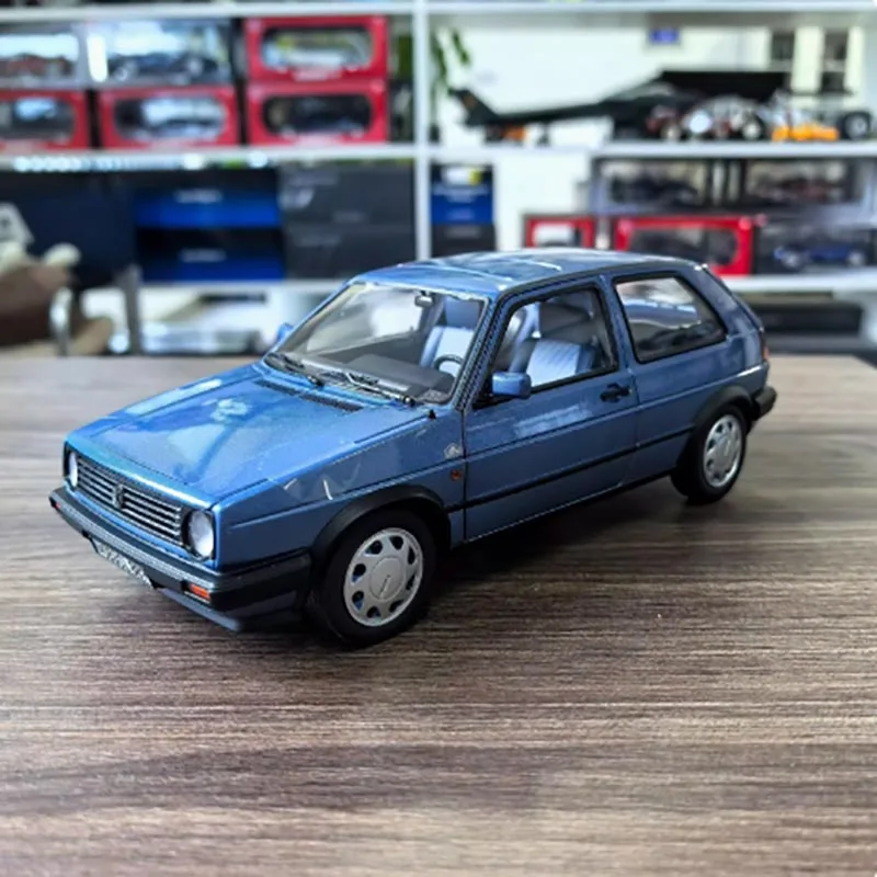 Volkswagen Golf 1:18 Diecast Model Blue 3 Volkswagen Golf 1:18 Diecast Model Blue - Image 3