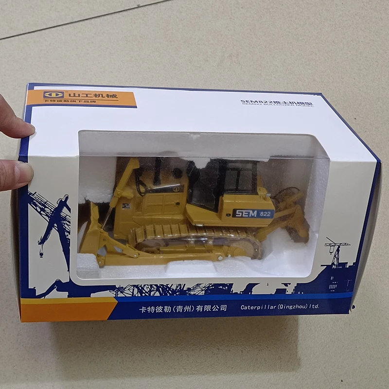 CAT SEM822 Bulldozer Model 1:35 Scale Collectible 7 CAT SEM822 Bulldozer Model 1:35 Scale Collectible - Image 7
