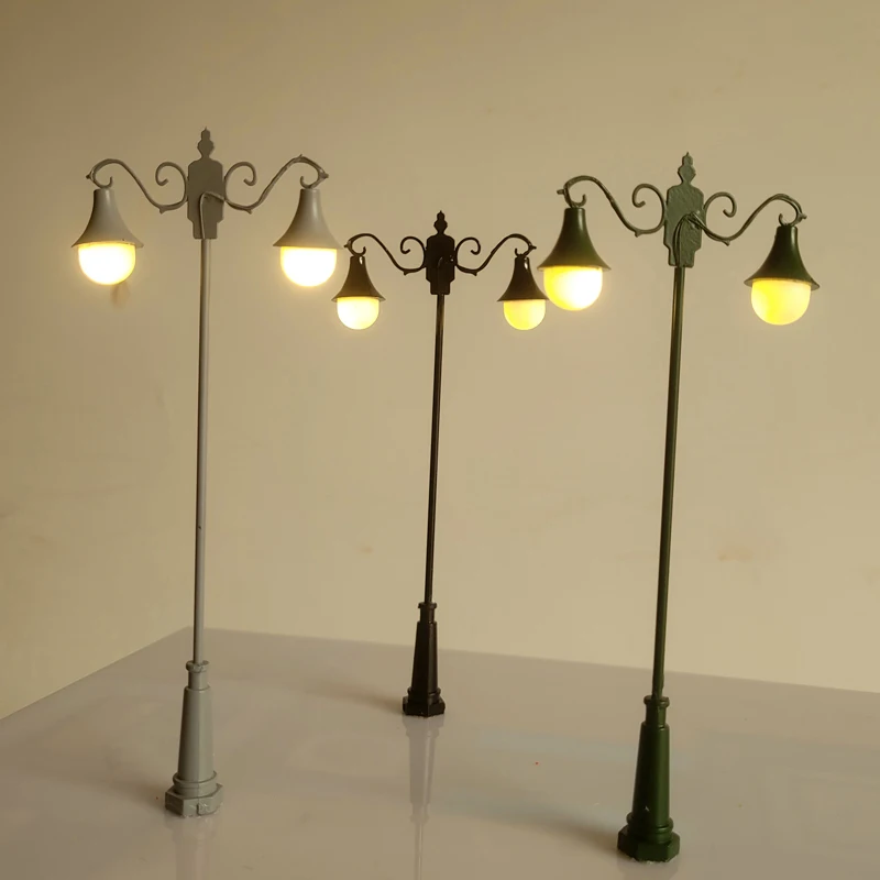 HO Scale Vintage Street Lamp Set (2 pcs) 2 HO Scale Vintage Street Lamp Set (2 pcs) - Image 2