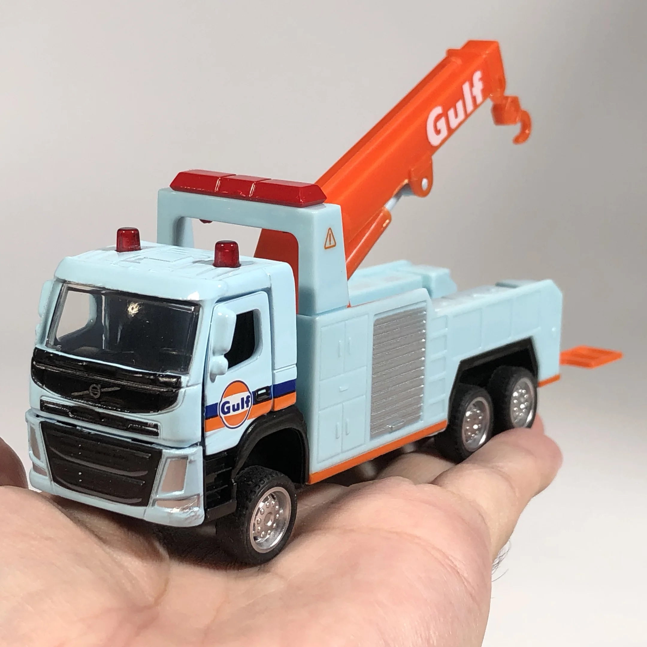 Gulf-Themed Diecast Truck 1:43 Scale 4 Gulf-Themed Diecast Truck 1:43 Scale - Image 4