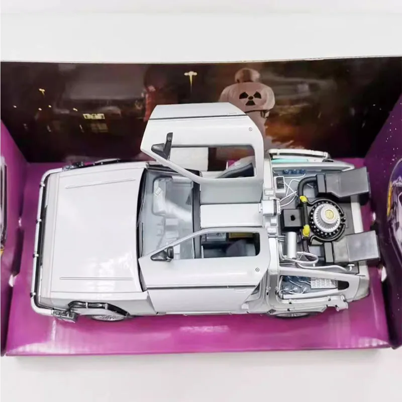 Back To The Future DeLorean 1:24 Diecast Model 6 Back To The Future DeLorean 1:24 Diecast Model - Image 6