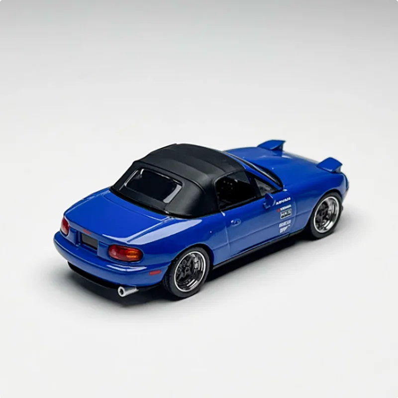Blue Mazda MX-5 1/64 Scale Diecast Model 2 Blue Mazda MX-5 1/64 Scale Diecast Model - Image 2