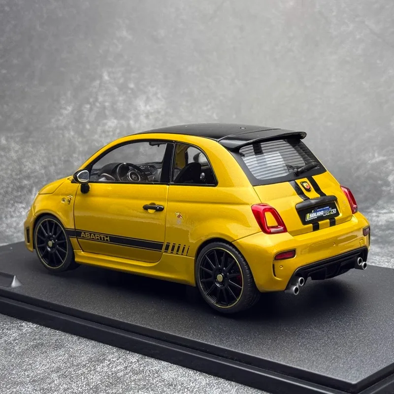 FIAT F595 2022 1:18 Scale Diecast Model Car 2 FIAT F595 2022 1:18 Scale Diecast Model Car - Image 2