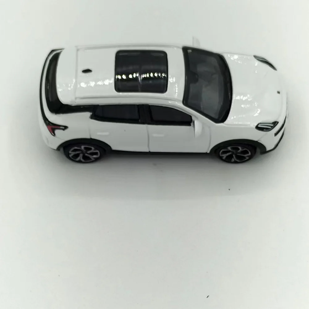 1:64 Scale Lynk & Co 06 Model Car 5 1:64 Scale Lynk & Co 06 Model Car - Image 5