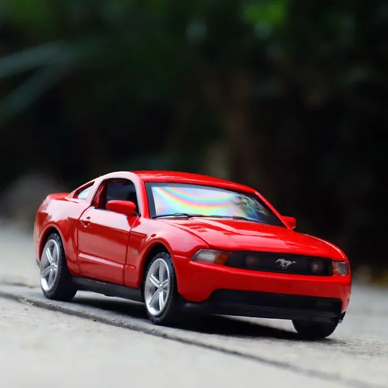 1:32 Ford Mustang GT Diecast Model 4 1:32 Ford Mustang GT Diecast Model - Image 4