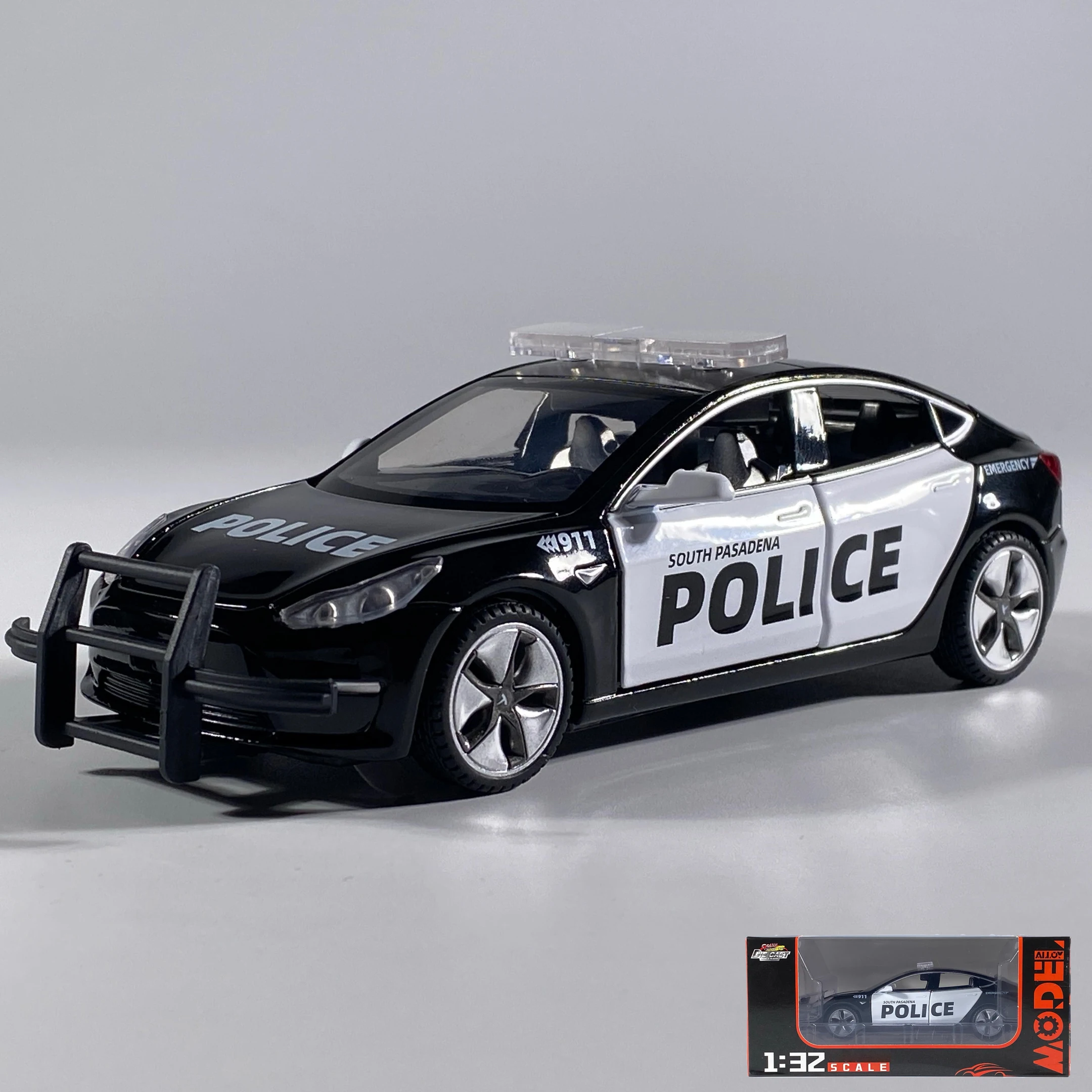 1:32 Scale Police Model Car with Lights 7 1:32 Scale Police Model Car with Lights - Image 7