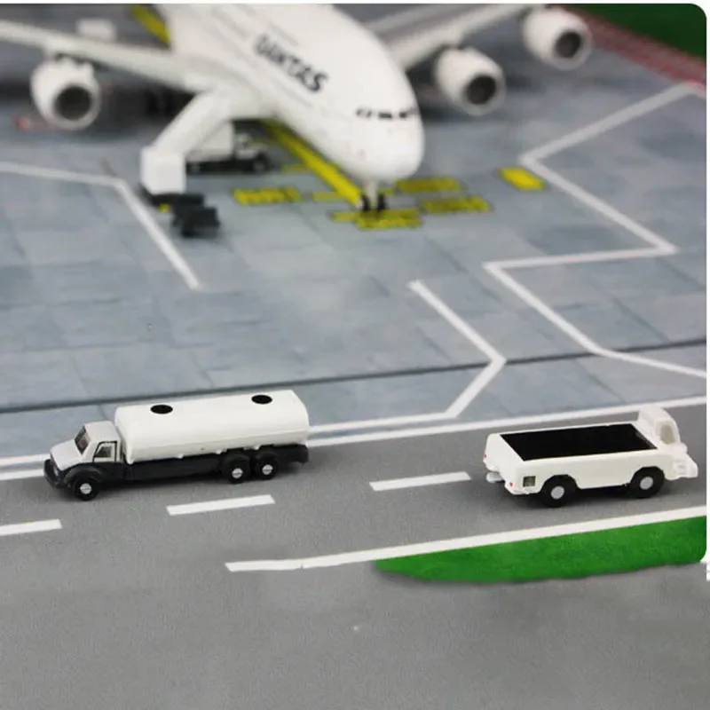 1:400 Airport Scene Accessories Set 4 1:400 Airport Scene Accessories Set - Image 4