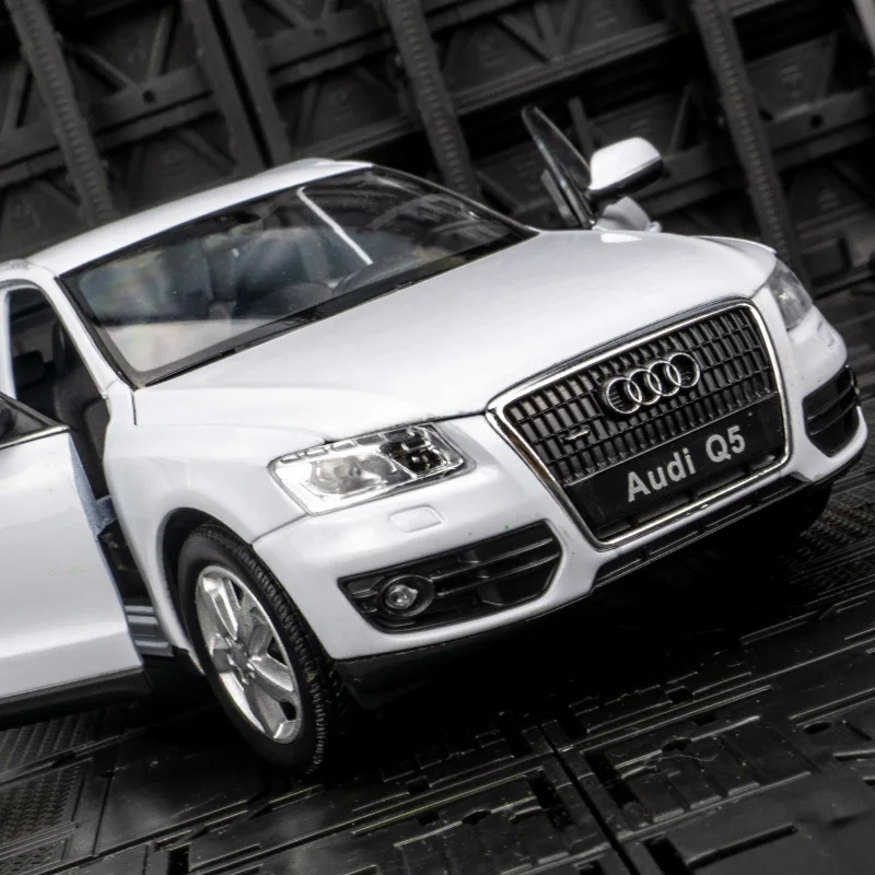 1:32 Scale Audi Q5 Diecast Model for Collectors 8 1:32 Scale Audi Q5 Diecast Model for Collectors - Image 8