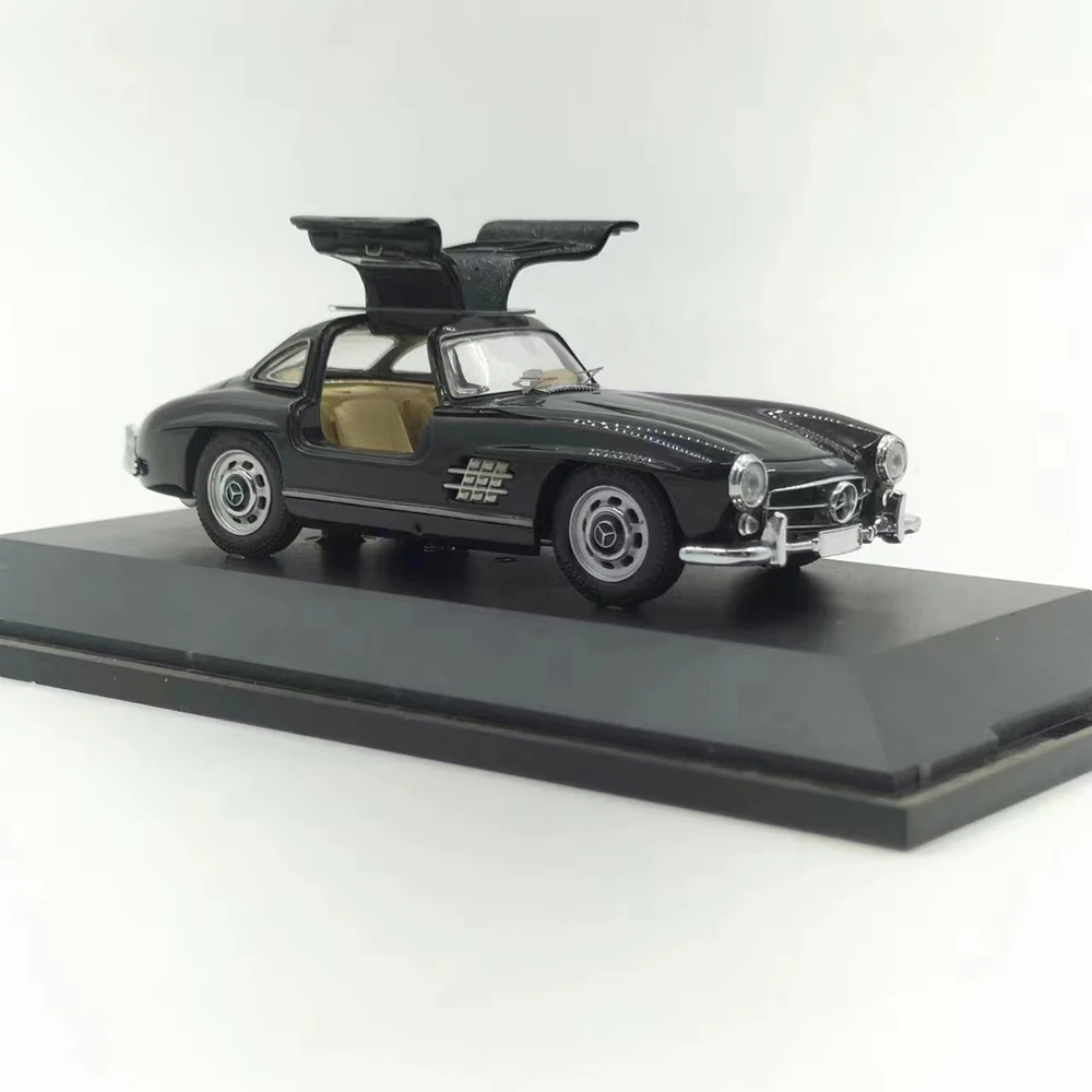 Die-Cast Benz 300 SL Model, 1:43 Scale 2 Die-Cast Benz 300 SL Model, 1:43 Scale - Image 2
