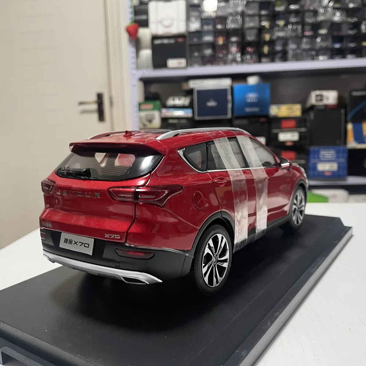 Red 1:18 Chery Jetour X70 SUV Model 6 Red 1:18 Chery Jetour X70 SUV Model - Image 6