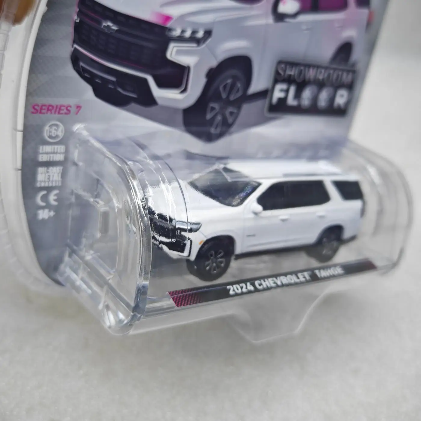 Greenlight 1:64 White Chevrolet Tahoe Model 3 Greenlight 1:64 White Chevrolet Tahoe Model - Image 3