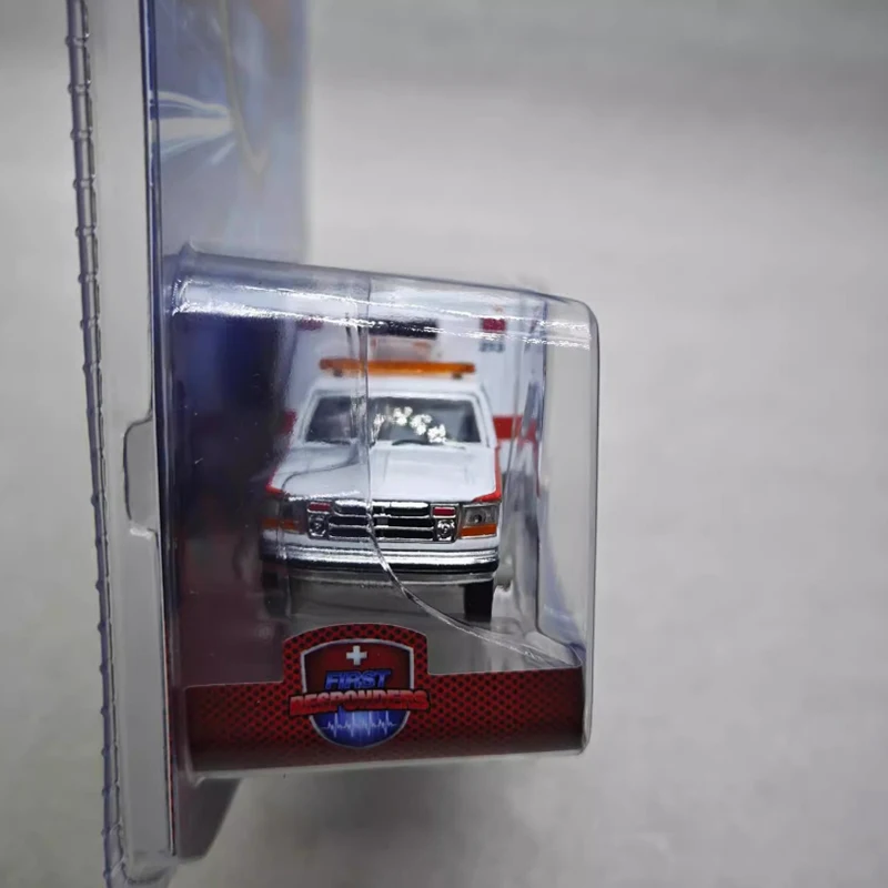 1995 Ford F-350 Ambulance Diecast Model 3 1995 Ford F-350 Ambulance Diecast Model - Image 3
