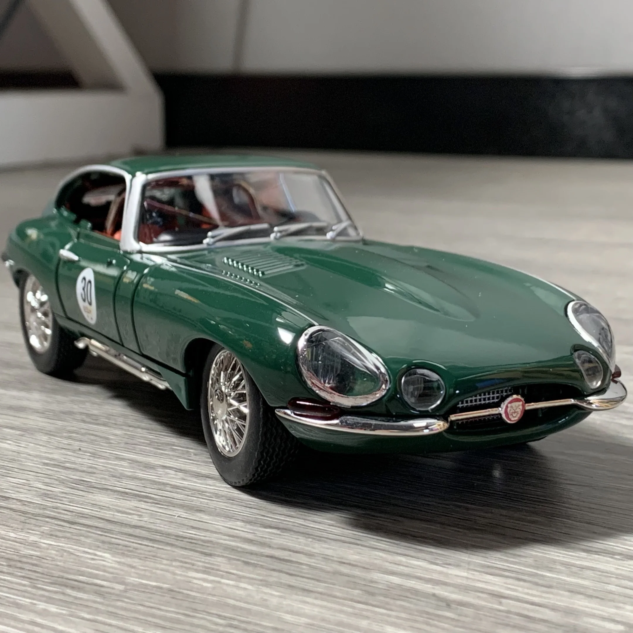 Jaguar E-Type 1:24 Diecast Model Car 3 Jaguar E-Type 1:24 Diecast Model Car - Image 3