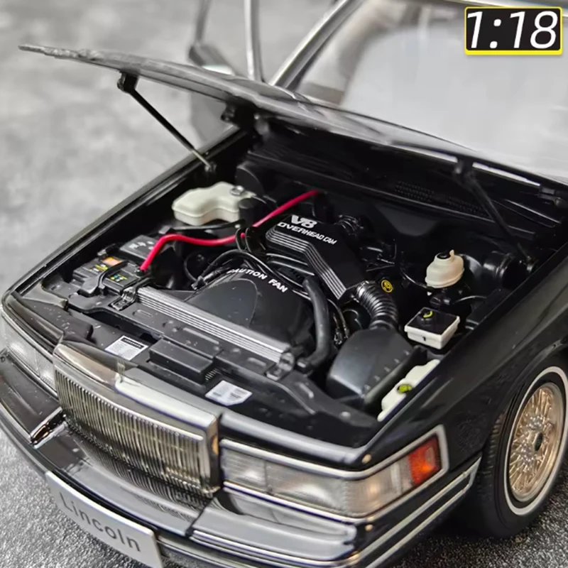 1/18 Lincoln TOWN Diecast Model for Collectors 3 1/18 Lincoln TOWN Diecast Model for Collectors - Image 3