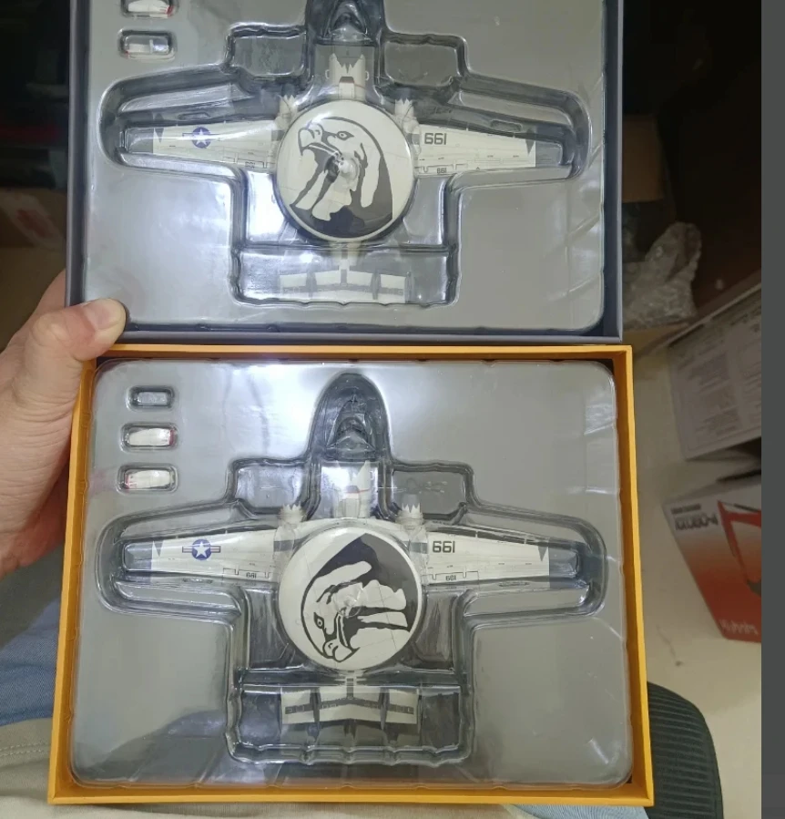 Diecast E-2 Hawkeye Model 1/144 Scale 10 Diecast E-2 Hawkeye Model 1/144 Scale - Image 10