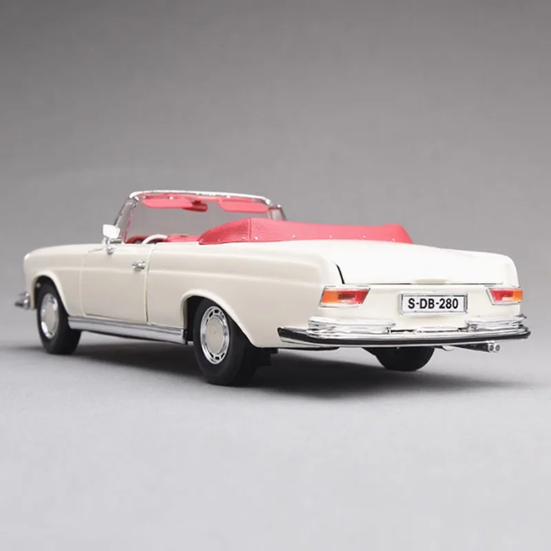 Mercedes 280SE Convertible Model 1:18 Scale 4 Mercedes 280SE Convertible Model 1:18 Scale - Image 4