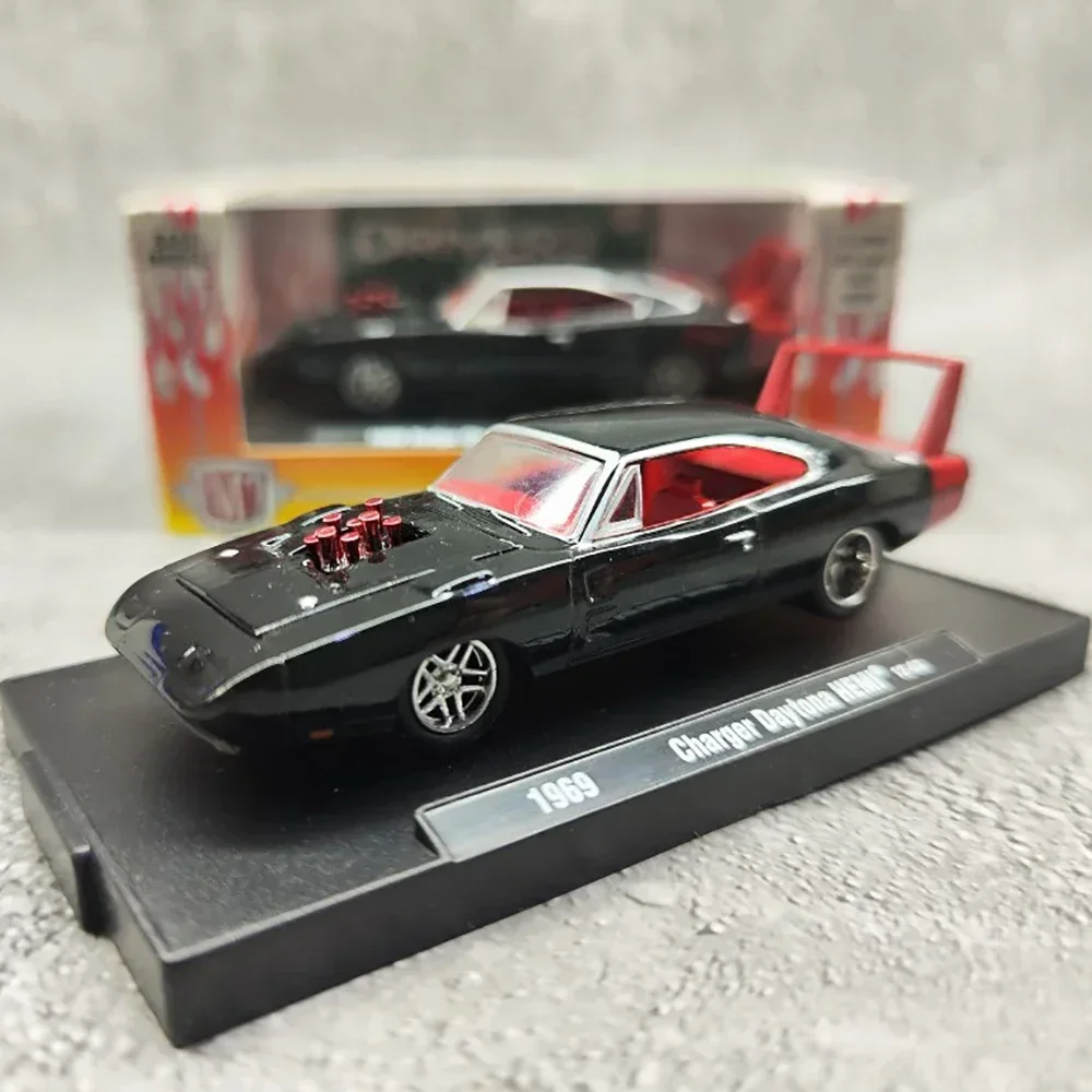 1969 Dodge Charger Daytona HEMI Diecast Model 4 1969 Dodge Charger Daytona HEMI Diecast Model - Image 4
