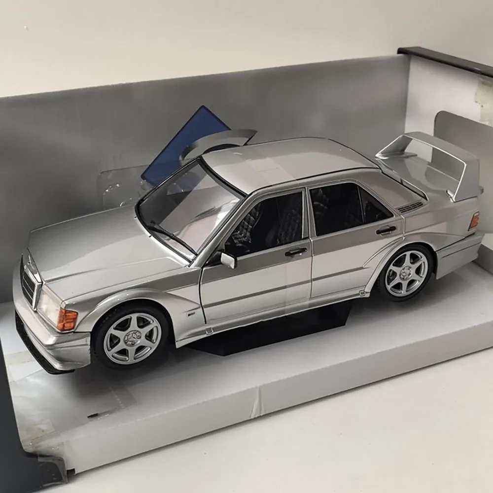 Mercedes-Benz 190E W201 1:18 Model Collection 1 Mercedes-Benz 190E W201 1:18 Model Collection