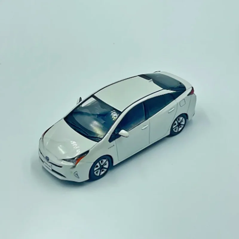 1/30 Scale Toyota Prius Diecast Model 2 1/30 Scale Toyota Prius Diecast Model - Image 2