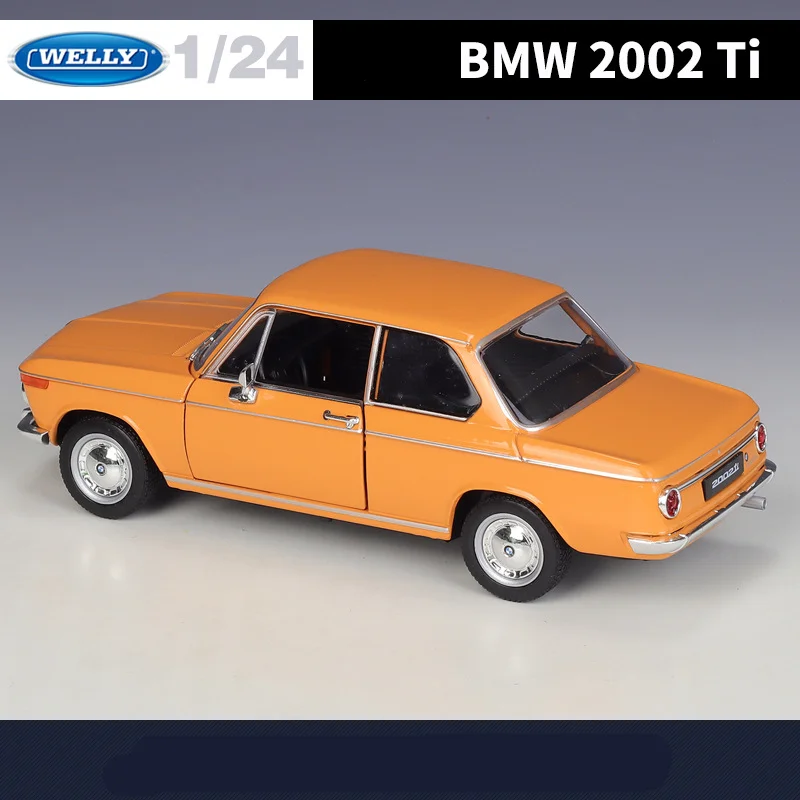 BMW 2002 Ti Coupe 1:24 Diecast Model 5 BMW 2002 Ti Coupe 1:24 Diecast Model - Image 5