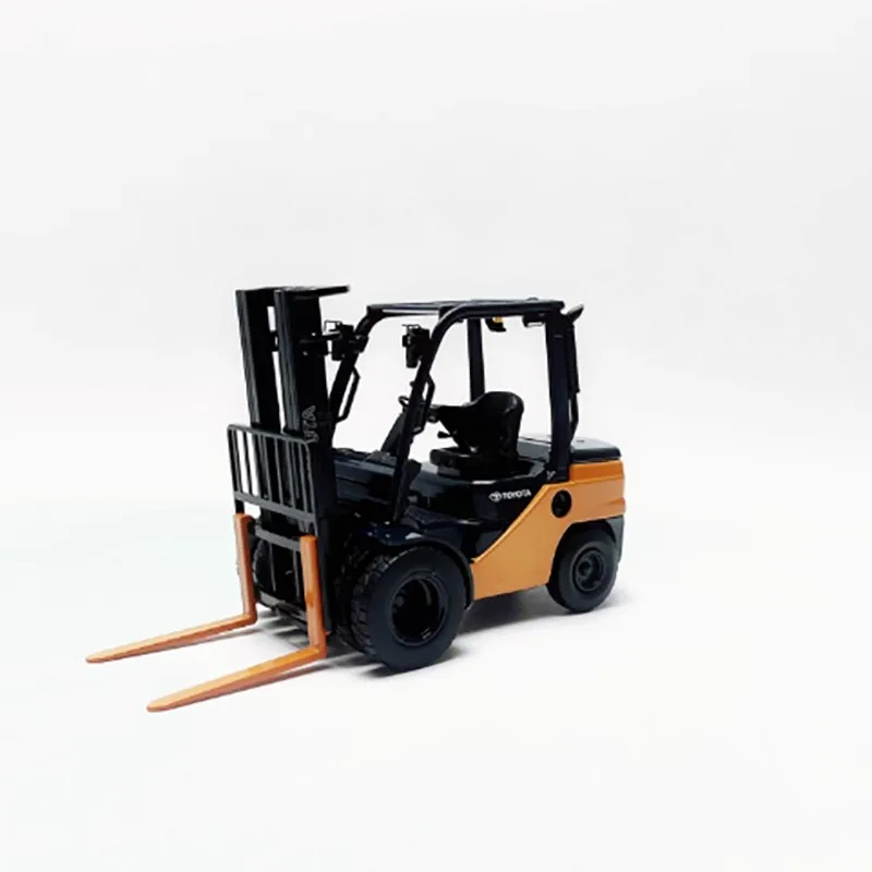 1/23 Scale Alloy Forklift Model for Display 3 1/23 Scale Alloy Forklift Model for Display - Image 3