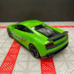 Vibrant Green Lamborghini Gallardo Diecast Model 9 S8324814e9c804ba28804f7ec70ae1f96S