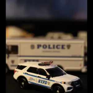 NYPD Ford Police SUV Diecast Model 1:64 Scale 9 S832b810d428445b3abbce7bfe481a5bdt 1