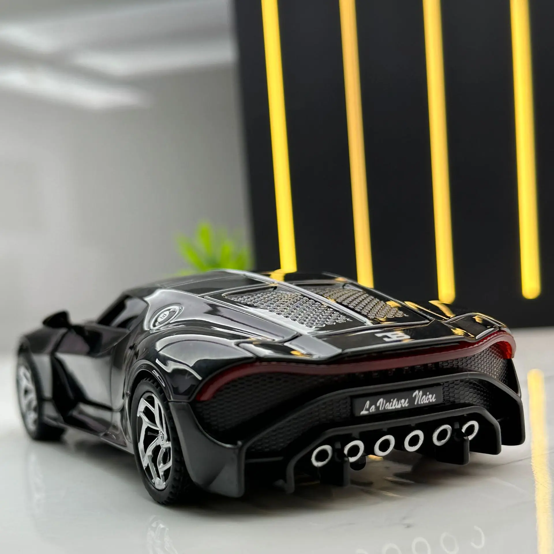 Bugatti La Voiture Noire 1:32 Diecast Model 2 Bugatti La Voiture Noire 1:32 Diecast Model - Image 2