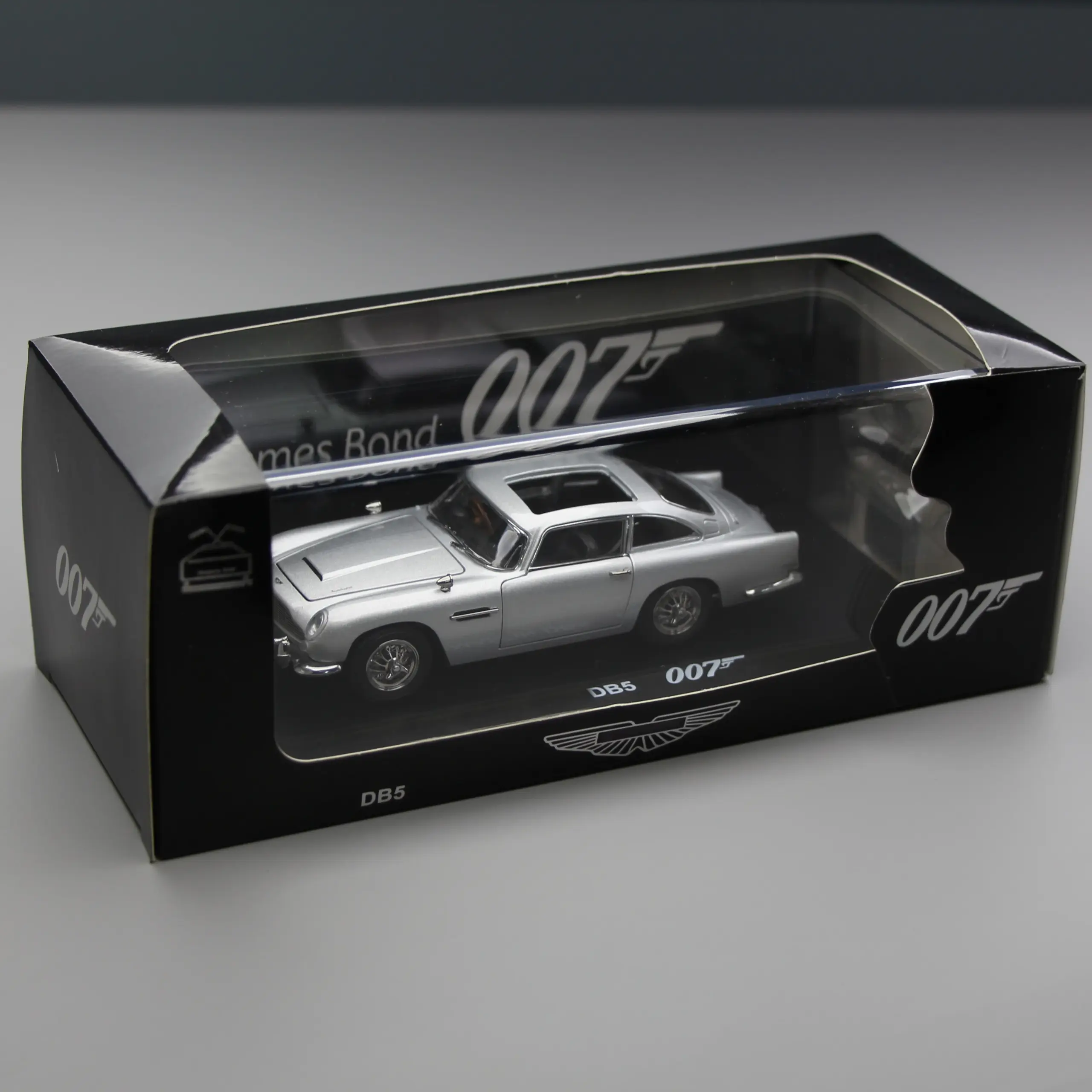 Aston Martin DB5 1:43 Diecast Model Collection 7 Aston Martin DB5 1:43 Diecast Model Collection - Image 7