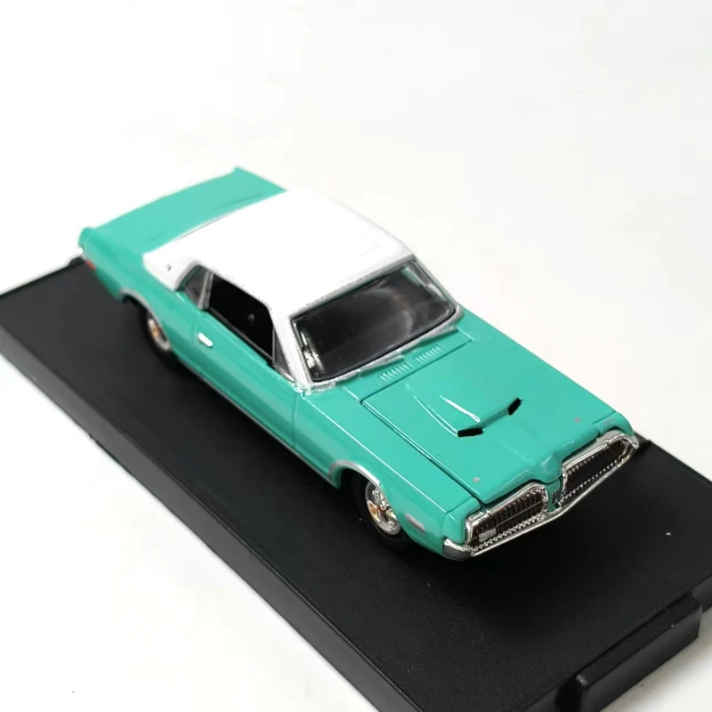 1968 Mercury Cougar XR-7 Diecast Model 4 1968 Mercury Cougar XR-7 Diecast Model - Image 4