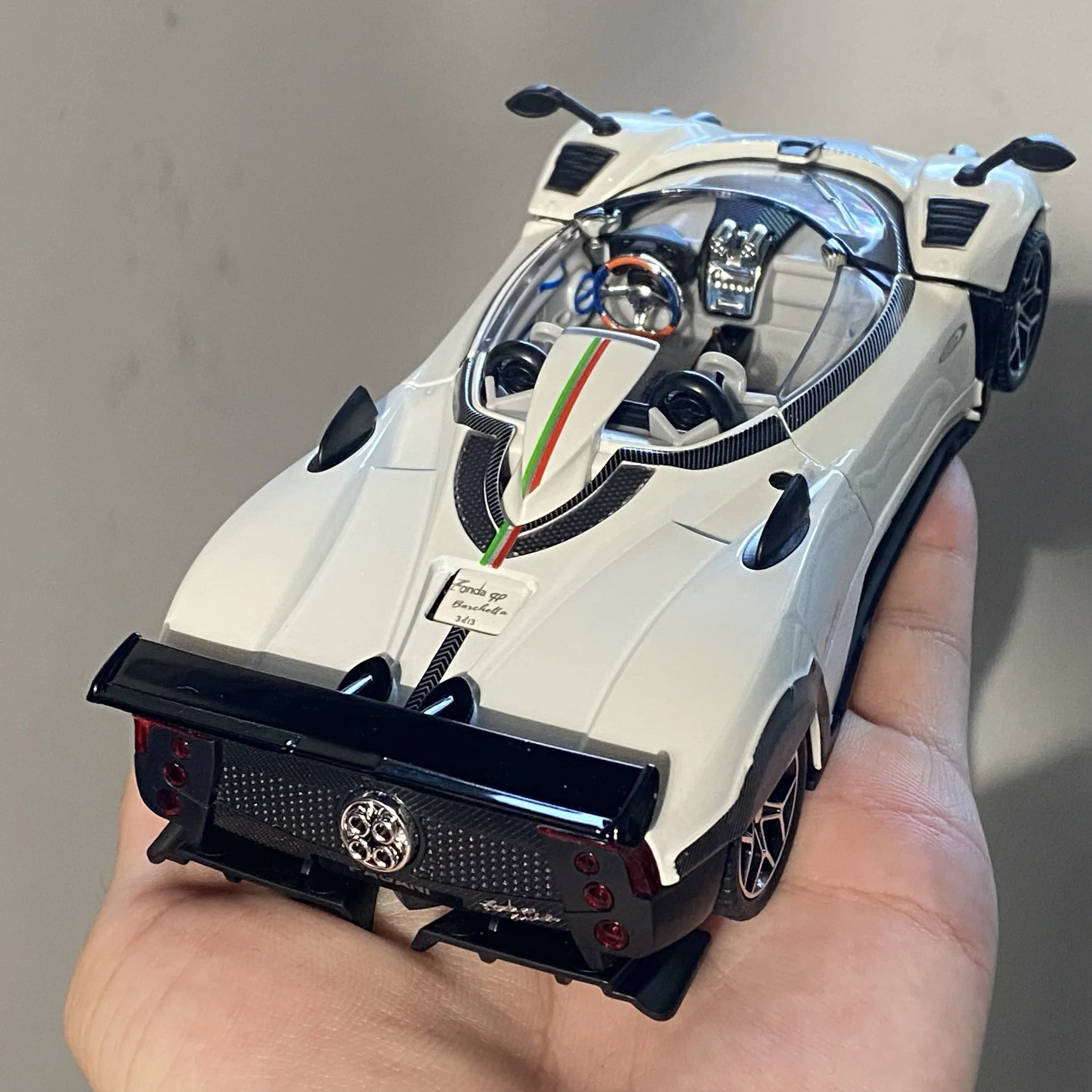 Pagani Zonda HP 2017 1:32 Diecast Replica 4 Pagani Zonda HP 2017 1:32 Diecast Replica - Image 4