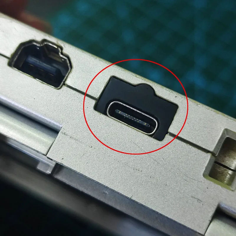 USB-C Gaming Charger with Headphone Port 2 USB-C Gaming Charger with Headphone Port - Image 2