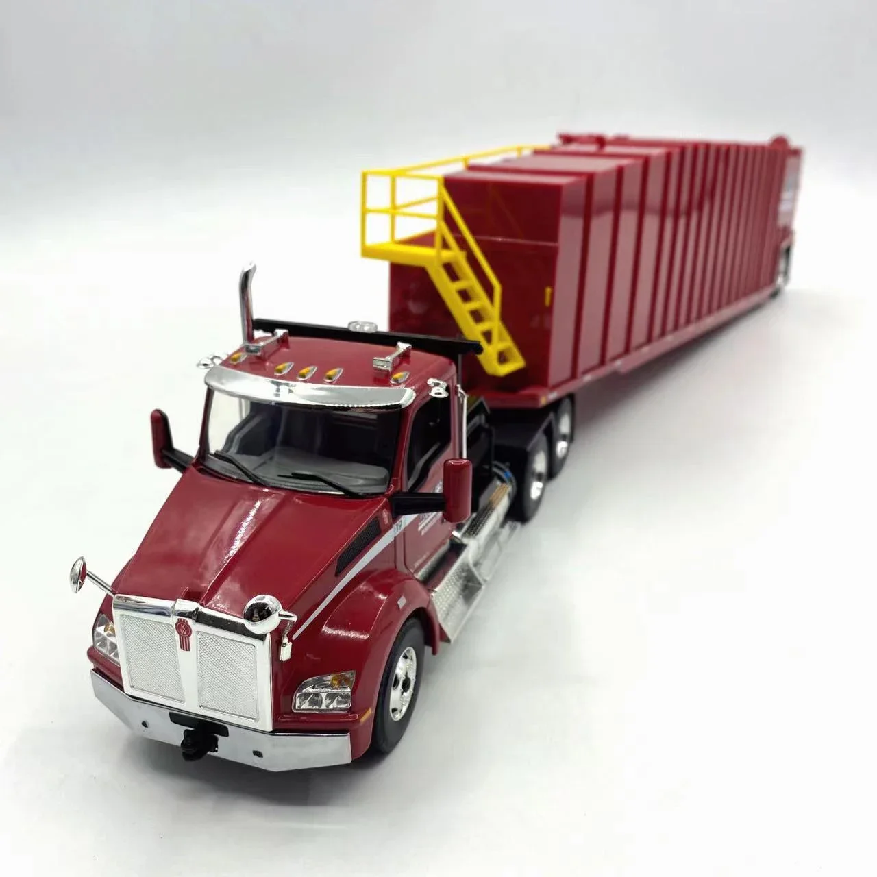 Diecast Scale Model of Kenworth T880 Frac Truck 2 Diecast Scale Model of Kenworth T880 Frac Truck - Image 2