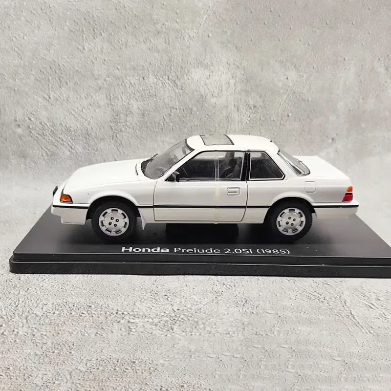 1985 Honda Prelude 1/24 Diecast Model 2 1985 Honda Prelude 1/24 Diecast Model - Image 2