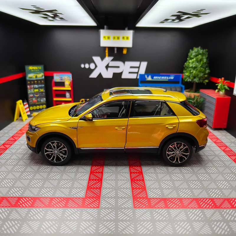 Yellow 1:18 Scale Volkswagen T-Roc Alloy Model 2 Yellow 1:18 Scale Volkswagen T-Roc Alloy Model - Image 2