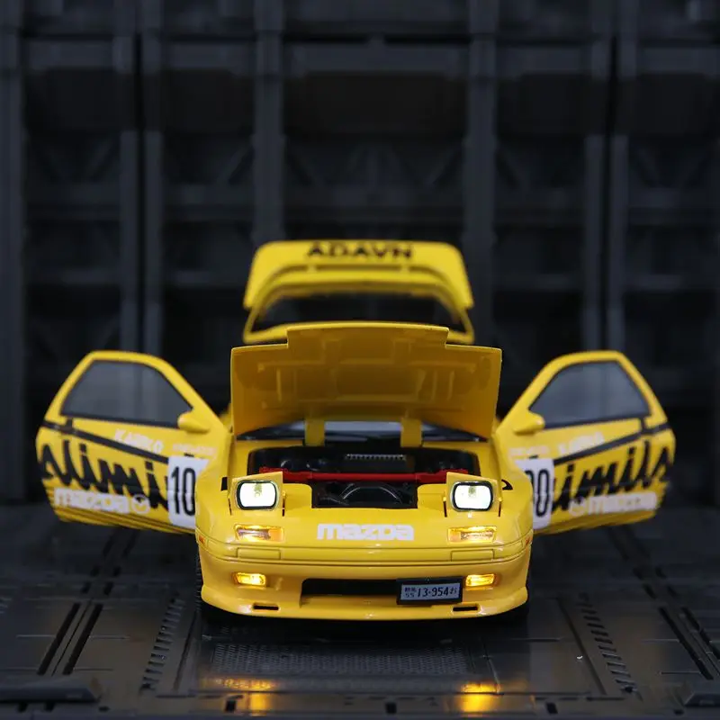 1:24 Mazda RX-7 FC Diecast Model 3 1:24 Mazda RX-7 FC Diecast Model - Image 3