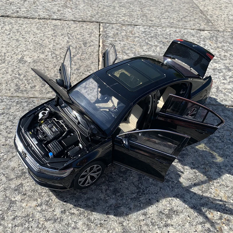 1:18 VW Magotan B8 Diecast Model 7 1:18 VW Magotan B8 Diecast Model - Image 7