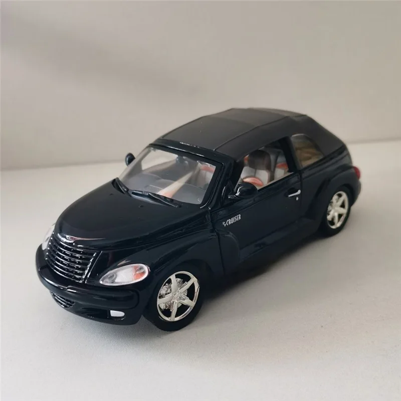 Black Chrysler PT Cruiser 1:24 Diecast Model 2 Black Chrysler PT Cruiser 1:24 Diecast Model - Image 2