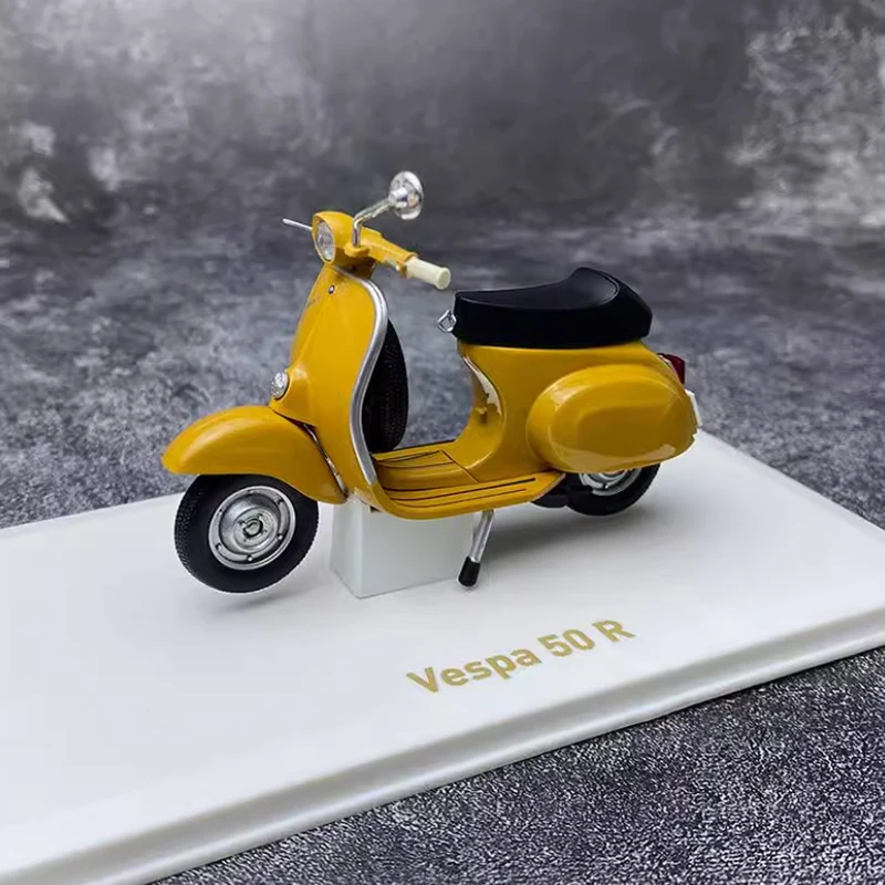 Miniature Vespa Model Collection for Display 3 Miniature Vespa Model Collection for Display - Image 3