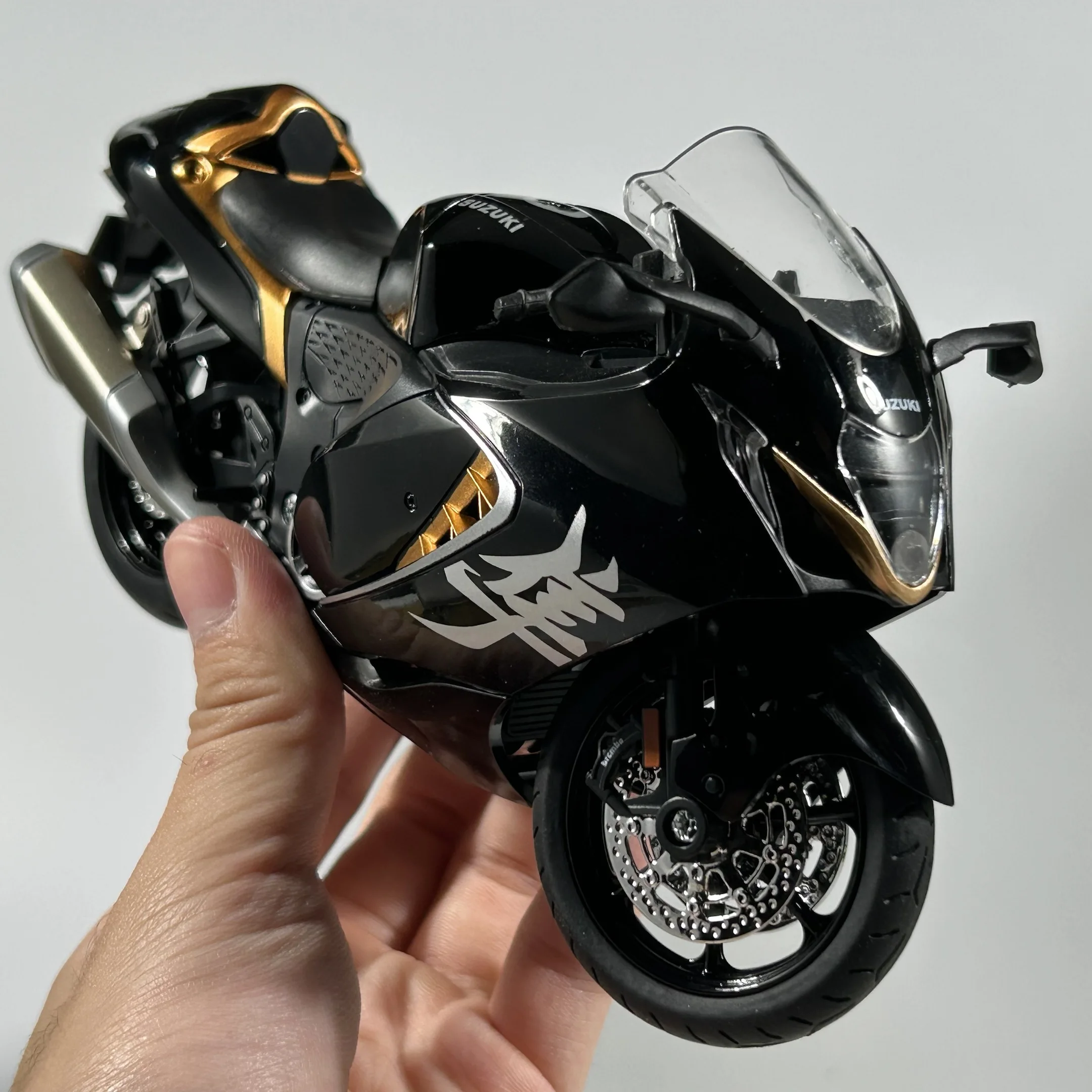 1:12 Scale Suzuki Hayabusa GSX1300R Model 2 1:12 Scale Suzuki Hayabusa GSX1300R Model - Image 2