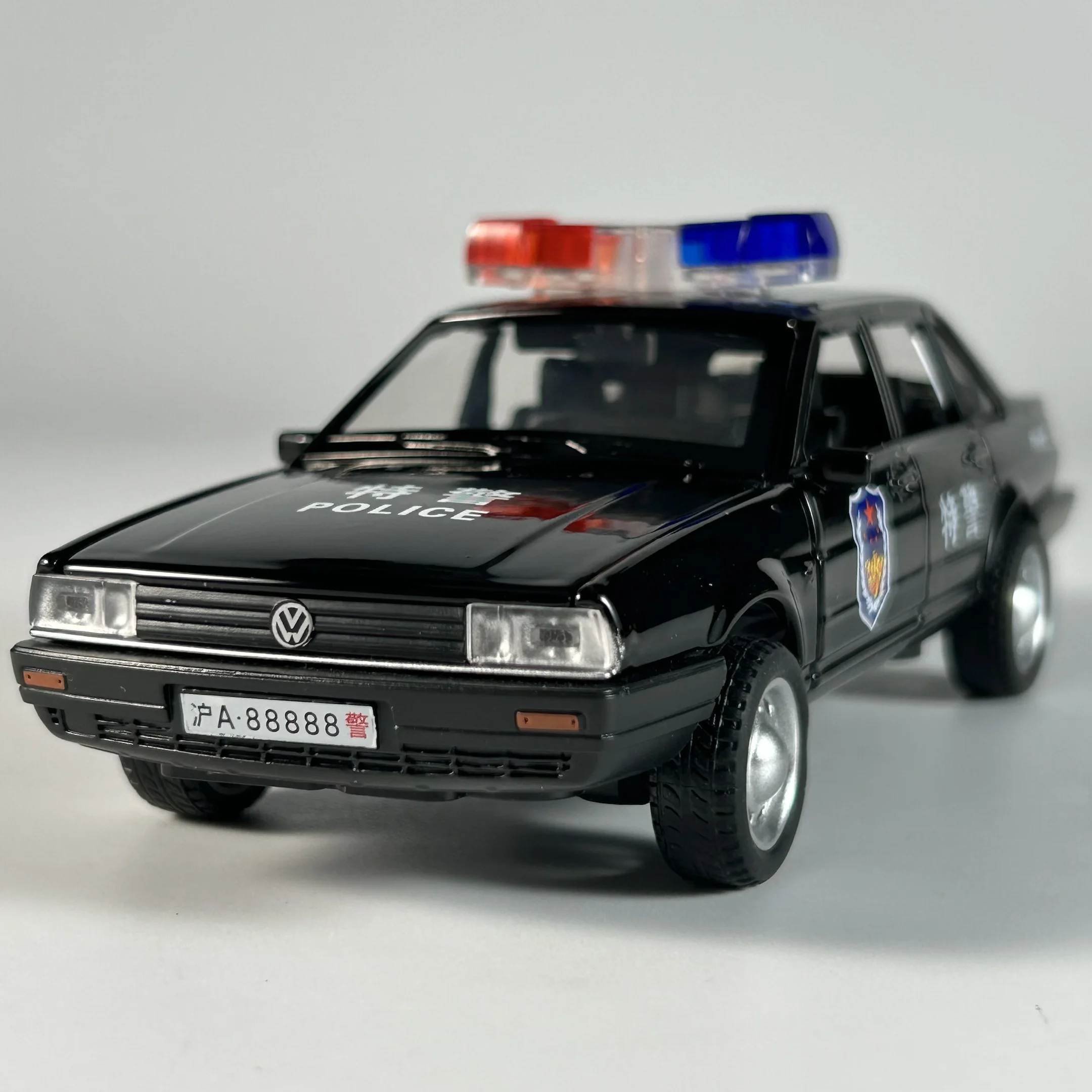 1:32 Volkswagen Santana Police Diecast Model 3 1:32 Volkswagen Santana Police Diecast Model - Image 3