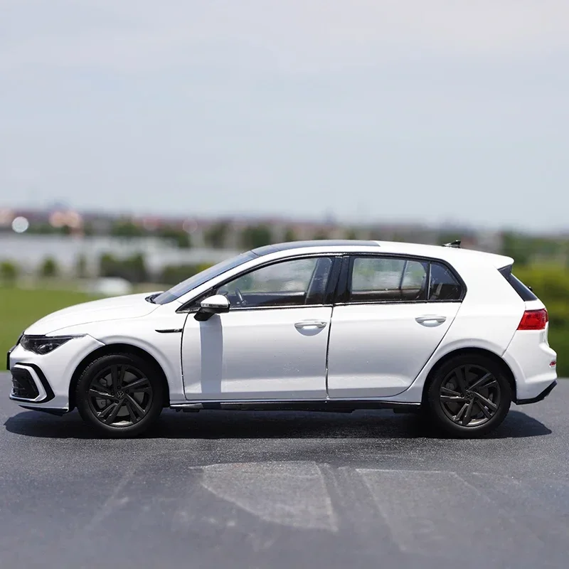 Volkswagen Golf 8 1:18 Diecast Model Collection 2 Volkswagen Golf 8 1:18 Diecast Model Collection - Image 2