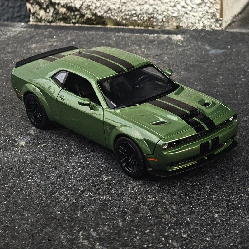 The Dodge Challenger SRT Hellcat 1:24 Diecast Model: A Collector's Dream 1 S86dafaffb1eb4a0f8619b1fcbf142ac0L 1