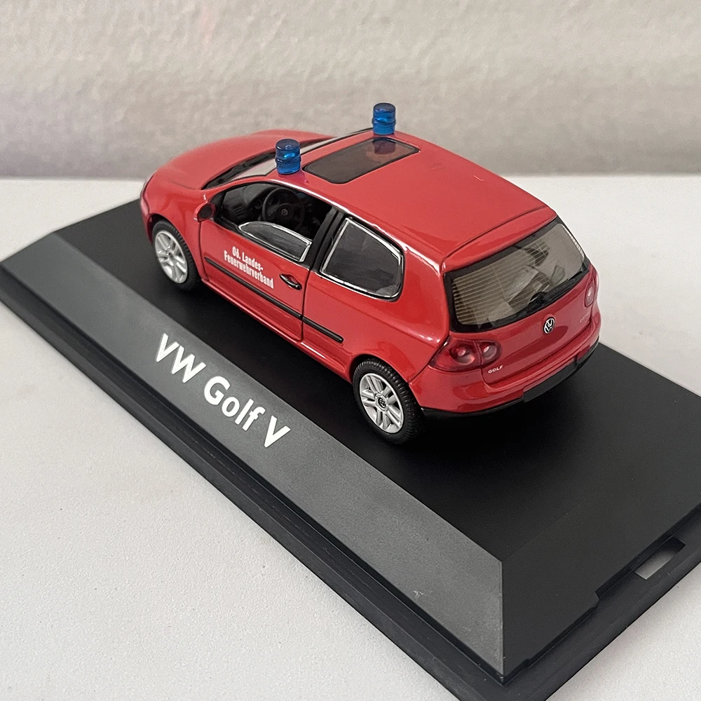 Detailed 1:43 VW Golf V Police Car Model 4 Detailed 1:43 VW Golf V Police Car Model - Image 4