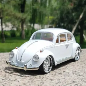Volkswagen Beetle 1:18 Diecast Model in Red, White & Black 15 S87d16dfc2cf24f18a5175b3c6cdf1c77T