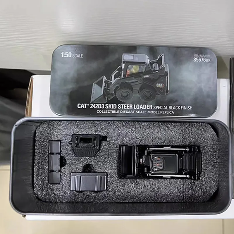 Miniature CAT 242D3 Loader Model 1:50 Scale 3 Miniature CAT 242D3 Loader Model 1:50 Scale - Image 3