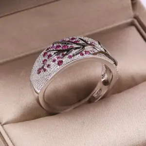 Silver Women’s Wedding Ring with Pink Stones 7 S8816ff2878ed4687be65da31ce111153T
