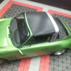 Green Porsche 911 SC Targa Model 1:18 Die-Cast 10 S88264112e2e14a2b9eed13544852b34eP