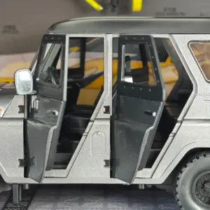 1:18 Off-Road Diecast Vehicle Model 14 S88328c5ddbf14ce4aeff5af6c1f0b985r