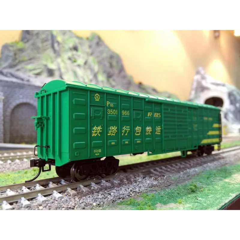 Vintage Red HO Scale Train Carriage Model 6 Vintage Red HO Scale Train Carriage Model - Image 6